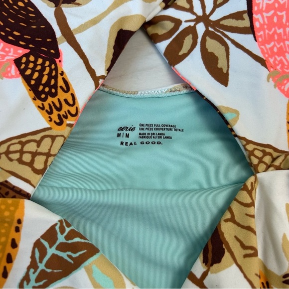 NWT Aerie Tropical Floral Print One Piece Swimsuit Cut Out Size Medium - Picture 9 of 10